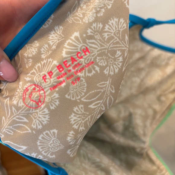 Free-est Amber One Piece - Picture 5 of 5